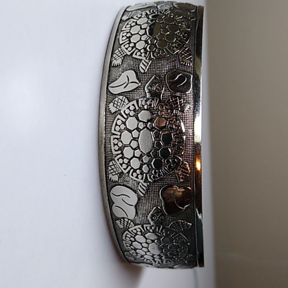 Adjustable turtle bangle bracelet